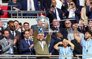 2023-06-04 - Pep Guardiola Manager of Manchester City lifts the trophy during the English FA Cup, Final football match between Manchester City and Manchester United on 3 June 2023 at Wembley Stadium in London, England - FOOTBALL - ENGLISH CUP - FINAL - MANCHESTER CITY V MANCHESTER UNITED - ENGLISH LEAGUE CUP - SOCCER
