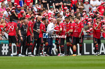 2023-06-04 - Erik ten Hag Manager of Manchester United talks to players during water break during the English FA Cup, Final football match between Manchester City and Manchester United on 3 June 2023 at Wembley Stadium in London, England - FOOTBALL - ENGLISH CUP - FINAL - MANCHESTER CITY V MANCHESTER UNITED - ENGLISH LEAGUE CUP - SOCCER