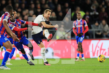 2023-01-04 - Tottenham Hotspur forward Harry Kane during the English championship Premier League football match between Crystal Palace and Tottenham Hotspur on January 4, 2023 at Selhurst Park in London, England - FOOTBALL - ENGLISH CHAMP - CRYSTAL PALACE V TOTTENHAM - ENGLISH PREMIER LEAGUE - SOCCER