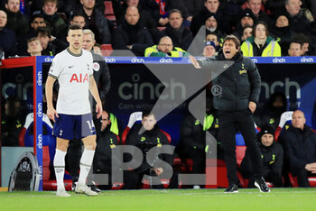 2023-01-04 - Tottenham Hotspur manager Antonio Conte during the English championship Premier League football match between Crystal Palace and Tottenham Hotspur on January 4, 2023 at Selhurst Park in London, England - FOOTBALL - ENGLISH CHAMP - CRYSTAL PALACE V TOTTENHAM - ENGLISH PREMIER LEAGUE - SOCCER