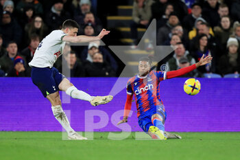 2023-01-04 - Clément Lenglet of Tottenham, Crystal Palace midfielder Michael Olise during the English championship Premier League football match between Crystal Palace and Tottenham Hotspur on January 4, 2023 at Selhurst Park in London, England - FOOTBALL - ENGLISH CHAMP - CRYSTAL PALACE V TOTTENHAM - ENGLISH PREMIER LEAGUE - SOCCER