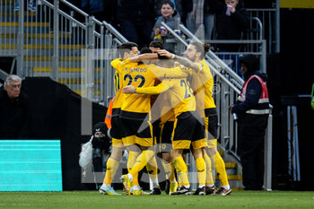 2023-01-14 - Wolverhampton Wanderers forward Daniel Podence (10) scores and celebrates with team mates 1-0 during the English championship Premier League football match between Wolverhampton Wanderers and West Ham United on January 14, 2023 at Molineux stadium in Wolverhampton, England - FOOTBALL - ENGLISH CHAMP - WOLVERHAMPTON V WEST HAM - ENGLISH PREMIER LEAGUE - SOCCER