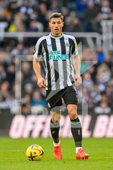 2023-01-15 - Newcastle's Fabian Schar during the Premier League match between Newcastle United and Fulham at St. James' Park, Newcastle, England on 15 January 2023. Photo Malcolm Mackenzie/ProSportsImages / DPPI - FOOTBALL - ENGLISG CHAMP - NEWCASTLE V FULHAM - ENGLISH PREMIER LEAGUE - SOCCER