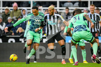 2023-01-15 - Newcastle's Joelinton tackles Fulham's Kenny Tete during the Premier League match between Newcastle United and Fulham at St. James' Park, Newcastle, England on 15 January 2023. Photo Malcolm Mackenzie/ProSportsImages / DPPI - FOOTBALL - ENGLISG CHAMP - NEWCASTLE V FULHAM - ENGLISH PREMIER LEAGUE - SOCCER
