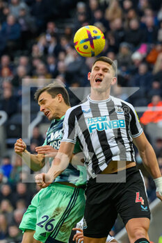 2023-01-15 - Newcastle's Sven Botman wins a header against Fulham's Joao Palhinha during the Premier League match between Newcastle United and Fulham at St. James' Park, Newcastle, England on 15 January 2023. Photo Malcolm Mackenzie/ProSportsImages / DPPI - FOOTBALL - ENGLISG CHAMP - NEWCASTLE V FULHAM - ENGLISH PREMIER LEAGUE - SOCCER