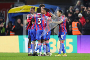 2023-01-19 - Crystal Palace (7) Michael Olise celebrates his goal 1-1 with teammates during the English championship Premier League football match between Crystal Palace and Manchester United on January 18, 2023 at Selhurst Park in London, England - FOOTBALL - ENGLISH CHAMP - CRYSTAL PALACE V MANCHESTER UNITED - ENGLISH PREMIER LEAGUE - SOCCER