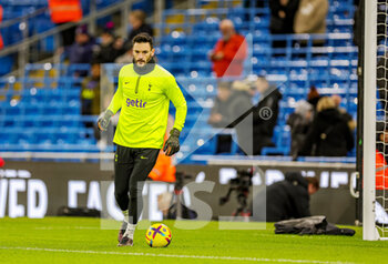 2023-01-20 - Hugo Lloris (1) of Tottenham Hotspur warms up during the English championship Premier League football match between Manchester City and Tottenham Hotspur on January 19, 2023 at the Etihad Stadium in Manchester, England - FOOTBALL - ENGLISH CHAMP - MANCHESTER CITY V TOTTENHAM - ENGLISH PREMIER LEAGUE - SOCCER