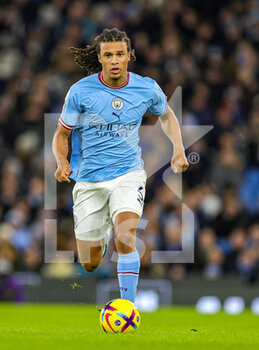 2023-01-20 - Nathan Ake (6) of Manchester City during the English championship Premier League football match between Manchester City and Tottenham Hotspur on January 19, 2023 at the Etihad Stadium in Manchester, England - FOOTBALL - ENGLISH CHAMP - MANCHESTER CITY V TOTTENHAM - ENGLISH PREMIER LEAGUE - SOCCER