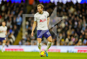 2023-01-20 - Harry Kane (10) of Tottenham Hotspur during the English championship Premier League football match between Manchester City and Tottenham Hotspur on January 19, 2023 at the Etihad Stadium in Manchester, England - FOOTBALL - ENGLISH CHAMP - MANCHESTER CITY V TOTTENHAM - ENGLISH PREMIER LEAGUE - SOCCER