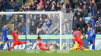 2023-01-21 - Leicester City midfielder Marc Albrighton (11) scores a goal to make the score 1-1 during the English championship Premier League football match between Leicester City and Brighton and Hove Albion on January 21, 2023 at the King Power Stadium in Leicester, England - FOOTBALL - ENGLISH CHAMP - LEICESTER V BRIGHTON - ENGLISH PREMIER LEAGUE - SOCCER