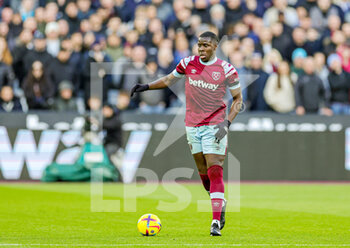 2023-01-22 - Kurt Zouma (4) of West Ham United during the English championship Premier League football match between West Ham United and Everton on January 21, 2023 at the London Stadium in London, England - FOOTBALL - ENGLISH CHAMP - WEST HAM V EVERTON - ENGLISH PREMIER LEAGUE - SOCCER