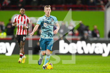 2023-02-04 - Southampton midfielder James Ward-Prowse during the English championship Premier League football match between Brentford and Southampton on February 4, 2023 at Gtech Community Stadium in Brentford, England - FOOTBALL - ENGLISH CHAMP - BRENTFORD V SOUTHAMPTON - ENGLISH PREMIER LEAGUE - SOCCER