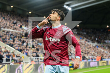 2023-02-04 - Lucas Paqueta of West Ham celebrates after scoring the equalising goal 1-1 during the English championship Premier League football match between Newcastle United and West Ham United on February 4, 2023 at St James' Park in Newcastle, England - FOOTBALL - ENGLISH CHAMP - NEWCASTLE V WEST HAM - ENGLISH PREMIER LEAGUE - SOCCER