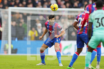 2023-02-12 - Crystal Palace James Tomkins during the English championship Premier League football match between Crystal Palace and Brighton and Hove Albion on February 11, 2023 at Selhurst Park in London, England - FOOTBALL - ENGLISH CHAMP - CRYSTAL PALACE V BRIGHTON - ENGLISH PREMIER LEAGUE - SOCCER