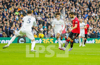 2023-02-13 - Bruno Fernandes (8) of Manchester United during the English championship Premier League football match between Leeds United and Manchester United on February 12, 2023 at Elland Road in Leeds, England - FOOTBALL - ENGLISH CHAMP - LEEDS V MANCHESTER UNITED - ENGLISH PREMIER LEAGUE - SOCCER