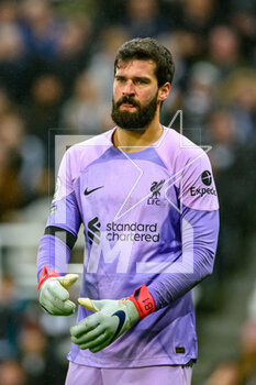 2023-02-18 - Liverpool goalkeeper Alisson during the English championship Premier League football match between Newcastle United and Liverpool on February 18, 2023 at St James’ Park in Newcastle, England - FOOTBALL - ENGLISH CHAMP - NEWCASTLE V LIVERPOOL - ENGLISH PREMIER LEAGUE - SOCCER