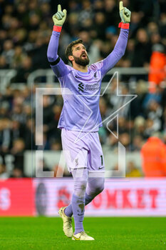 2023-02-18 - Liverpool goalkeeper Alisson during the English championship Premier League football match between Newcastle United and Liverpool on February 18, 2023 at St James’ Park in Newcastle, England - FOOTBALL - ENGLISH CHAMP - NEWCASTLE V LIVERPOOL - ENGLISH PREMIER LEAGUE - SOCCER