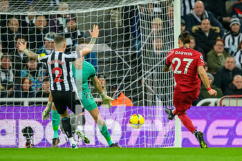 2023-02-18 - Darwin Nunez of Liverpool scores the opening goal 0-1 during the English championship Premier League football match between Newcastle United and Liverpool on February 18, 2023 at St James’ Park in Newcastle, England - FOOTBALL - ENGLISH CHAMP - NEWCASTLE V LIVERPOOL - ENGLISH PREMIER LEAGUE - SOCCER
