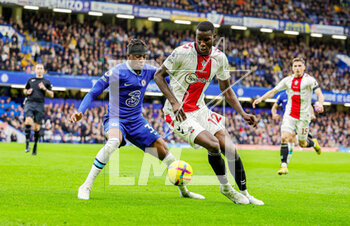 2023-02-19 - Paul Onuachu (12) of Southampton battles with Noni Madueke (31) of Chelsea during the English championship Premier League football match between Chelsea and Southampton on February 18, 2023 at Stamford Bridge in London, England - FOOTBALL - ENGLISH CHAMP - CHELSEA V SOUTHAMPTON - ENGLISH PREMIER LEAGUE - SOCCER