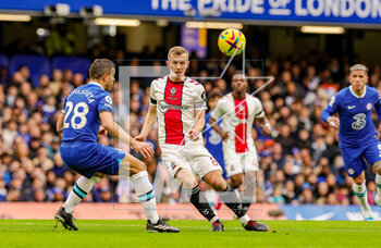 2023-02-19 - James Ward-Prowse (8) of Southampton during the English championship Premier League football match between Chelsea and Southampton on February 18, 2023 at Stamford Bridge in London, England - FOOTBALL - ENGLISH CHAMP - CHELSEA V SOUTHAMPTON - ENGLISH PREMIER LEAGUE - SOCCER