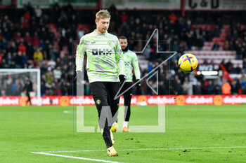 2023-02-25 - Kevin De Bruyne (17) of Manchester City warms up during the English championship Premier League football match between Bournemouth and Manchester City on 25 February 2023 at the Vitality Stadium in Bournemouth, England - FOOTBALL - ENGLISH CHAMP - BOURNEMOUTH V MANCHESTER CITY - ENGLISH PREMIER LEAGUE - SOCCER