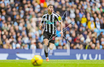 2023-03-05 - Miguel Almiron (24) of Newcastle United during the English championship Premier League football match between Manchester City and Newcastle United on 4 March 2023 at the Etihad Stadium in Manchester, England - FOOTBALL - ENGLISH CHAMP - MANCHESTER CITY V NEWCASTLE - ENGLISH PREMIER LEAGUE - SOCCER