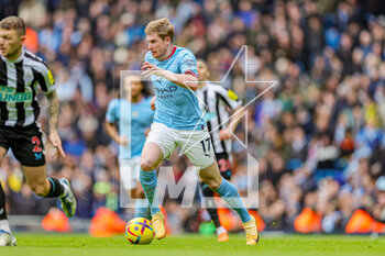 2023-03-05 - Kevin De Bruyne (17) of Manchester City during the English championship Premier League football match between Manchester City and Newcastle United on 4 March 2023 at the Etihad Stadium in Manchester, England - FOOTBALL - ENGLISH CHAMP - MANCHESTER CITY V NEWCASTLE - ENGLISH PREMIER LEAGUE - SOCCER