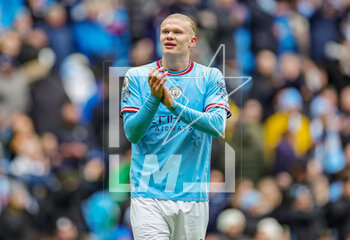 2023-03-05 - Erling Haaland (9) of Manchester City thanks fans at full time during the English championship Premier League football match between Manchester City and Newcastle United on 4 March 2023 at the Etihad Stadium in Manchester, England - FOOTBALL - ENGLISH CHAMP - MANCHESTER CITY V NEWCASTLE - ENGLISH PREMIER LEAGUE - SOCCER