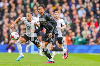 2023-03-13 - Bobby Reid (14) of Fulham tussles with Gabriel (6) of Arsenal during the English championship Premier League football match between Fulham and Arsenal on 12 March 2023 at Craven Cottage in London, England - FOOTBALL - ENGLISH CHAMP - FULHAM V ARSENAL - ENGLISH PREMIER LEAGUE - SOCCER