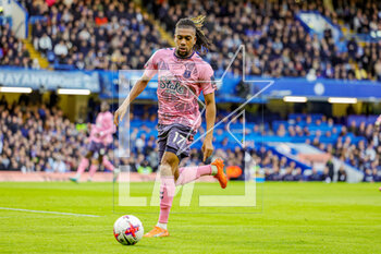 2023-03-20 - Alex Iwobi (17) of Everton during the English championship Premier League football match between Chelsea and Everton on 18 March 2023 at Stamford Bridge in London, England - FOOTBALL - ENGLISH CHAMP - CHELSEA V EVERTON - ENGLISH PREMIER LEAGUE - SOCCER