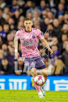 2023-03-20 - Vitaliy Mykolenko (19) of Everton during the English championship Premier League football match between Chelsea and Everton on 18 March 2023 at Stamford Bridge in London, England - FOOTBALL - ENGLISH CHAMP - CHELSEA V EVERTON - ENGLISH PREMIER LEAGUE - SOCCER