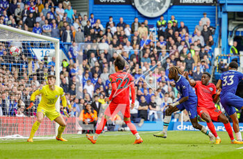 2023-04-15 - Danny Welbeck (18) of Brighton & Hove Albion scores a goal 1-1 during the English championship Premier League football match between Chelsea and Brighton and Hove Albion on 15 April 2023 at Stamford Bridge in London, England - FOOTBALL - ENGLISH CHAMP - CHELSEA V BRIGHTON - ENGLISH PREMIER LEAGUE - SOCCER