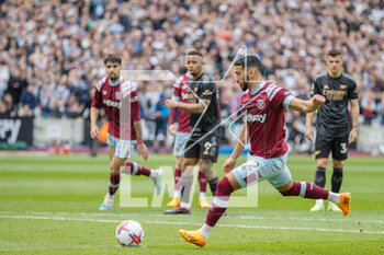 2023-04-16 - West Ham United forward Said Benrahma (22) scores a goal 1-2 from a penalty during the English championship Premier League football match between West Ham United and Arsenal on 16 April 2023 at the London Stadium in London, England - FOOTBALL - ENGLISH CHAMP - WEST HAM V ARSENAL - ENGLISH PREMIER LEAGUE - SOCCER