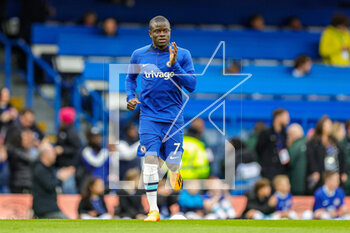 2023-04-26 - Ngolo Kante (7) of Chelsea warms up during the English championship Premier League football match between Chelsea and Brentford on 26 April 2023 at Stamford Bridge in London, England - FOOTBALL - ENGLISH CHAMP - CHELSEA V BRENTFORD - ENGLISH PREMIER LEAGUE - SOCCER
