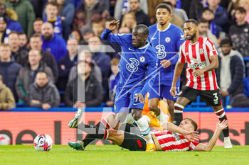 2023-04-26 - Ngolo Kante (7) of Chelsea tussles with Vitaly Janelt (27) of Brentford during the English championship Premier League football match between Chelsea and Brentford on 26 April 2023 at Stamford Bridge in London, England - FOOTBALL - ENGLISH CHAMP - CHELSEA V BRENTFORD - ENGLISH PREMIER LEAGUE - SOCCER