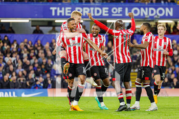 2023-04-26 - Mathias Zanka Jorgensen (13) of Brentford heads towards goal and celebrates after Cesar Azpilicueta (28) of Chelsea scores an own goal 0-1 during the English championship Premier League football match between Chelsea and Brentford on 26 April 2023 at Stamford Bridge in London, England - FOOTBALL - ENGLISH CHAMP - CHELSEA V BRENTFORD - ENGLISH PREMIER LEAGUE - SOCCER