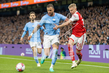 2023-04-26 - Arsenal defender Oleksandr Zinchenko (35) battles with Manchester City defender Kyle Walker (2) during the English championship Premier League football match between Manchester City and Arsenal on 26 April 2023 at the Etihad Stadium in Manchester, England - FOOTBALL - ENGLISH CHAMP - MANCHESTER CITY V ARSENAL - ENGLISH PREMIER LEAGUE - SOCCER