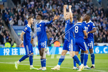 2023-05-01 - Leicester City defender Caglar Soyuncu (4) scores and celebrates 1-1 during the English championship Premier League football match between Leicester City and Everton on 1 May 2023 at the King Power Stadium in Leicester, England - FOOTBALL - ENGLISH CHAMP - LEICESTER V EVERTON - ENGLISH PREMIER LEAGUE - SOCCER