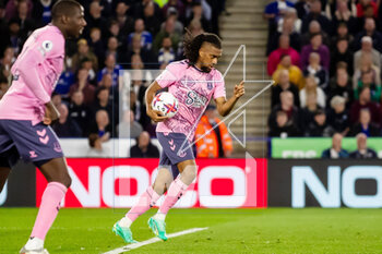 2023-05-01 - Everton midfielder Alex Iwobi (17) scores and celebrates 2-2 during the English championship Premier League football match between Leicester City and Everton on 1 May 2023 at the King Power Stadium in Leicester, England - FOOTBALL - ENGLISH CHAMP - LEICESTER V EVERTON - ENGLISH PREMIER LEAGUE - SOCCER