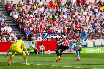 2023-05-29 - Cole Palmer (80) of Manchester City lobs towards the goal during the English championship Premier League football match between Brentford and Manchester City on 28 May 2023 at Gtech Community Stadium in Brentford, England - FOOTBALL - ENGLISH CHAMP - BRENTFORD V MANCHESTER CITY - ENGLISH PREMIER LEAGUE - SOCCER