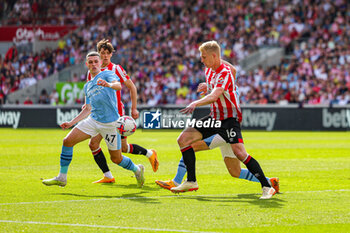 2023-05-29 - Ben Mee (16) of Brentford during the English championship Premier League football match between Brentford and Manchester City on 28 May 2023 at Gtech Community Stadium in Brentford, England - FOOTBALL - ENGLISH CHAMP - BRENTFORD V MANCHESTER CITY - ENGLISH PREMIER LEAGUE - SOCCER