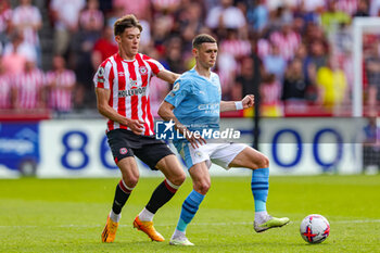 2023-05-29 - Aaron Hickey (2) of Brentford battles with Phil Foden (47) of Manchester City during the English championship Premier League football match between Brentford and Manchester City on 28 May 2023 at Gtech Community Stadium in Brentford, England - FOOTBALL - ENGLISH CHAMP - BRENTFORD V MANCHESTER CITY - ENGLISH PREMIER LEAGUE - SOCCER