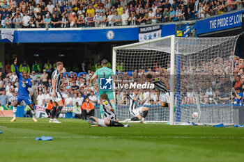 2023-05-28 - Newcastle United defender Kieran Trippier scores an own goal during the English championship Premier League football match between Chelsea and Newcastle United on 28 May 2023 at Stamford Bridge in London, England - FOOTBALL - ENGLISH CHAMP - CHELSEA V NEWCASTLE - ENGLISH PREMIER LEAGUE - SOCCER