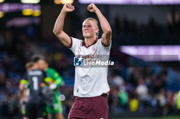 2023-08-11 - Manchester City forward Erling Haaland (9) celebrates at full time during the English championship Premier League football match between Burnley and Manchester City on 11 August 2023 at Turf Moor in Burnley, England - FOOTBALL - ENGLISH CHAMP - BURNLEY V MANCHESTER CITY - ENGLISH PREMIER LEAGUE - SOCCER