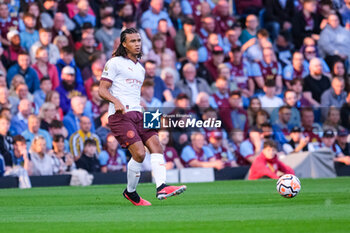 2023-08-11 - Manchester City defender Nathan Ake during the English championship Premier League football match between Burnley and Manchester City on 11 August 2023 at Turf Moor in Burnley, England - FOOTBALL - ENGLISH CHAMP - BURNLEY V MANCHESTER CITY - ENGLISH PREMIER LEAGUE - SOCCER