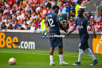 2023-08-13 - Tottenham Hotspur defender Emerson (12) scores 2-2 and celebrates with Yves Bissouma during the English championship Premier League football match between Brentford and Tottenham Hotspur on 13 August 2023 at Gtech Community Stadium in Brentford, England - FOOTBALL - ENGLISH CHAMP - BRENTFORD V TOTTENHAM - ENGLISH PREMIER LEAGUE - SOCCER