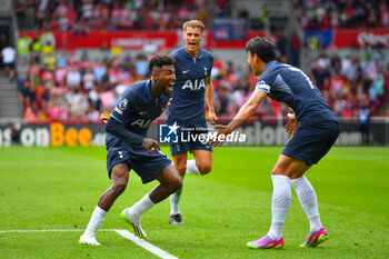 2023-08-13 - Tottenham Hotspur defender Emerson (12) scores 2-2 and celebrates with Heung-min Son during the English championship Premier League football match between Brentford and Tottenham Hotspur on 13 August 2023 at Gtech Community Stadium in Brentford, England - FOOTBALL - ENGLISH CHAMP - BRENTFORD V TOTTENHAM - ENGLISH PREMIER LEAGUE - SOCCER