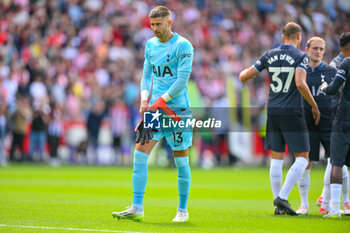 2023-08-13 - Tottenham Hotspur goalkeeper Gugliemo Vicario (13) prior to the English championship Premier League football match between Brentford and Tottenham Hotspur on 13 August 2023 at Gtech Community Stadium in Brentford, England - FOOTBALL - ENGLISH CHAMP - BRENTFORD V TOTTENHAM - ENGLISH PREMIER LEAGUE - SOCCER