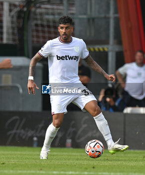 2023-08-12 - Emerson Palmieri (33) of West Ham during the English championship Premier League football match between Bournemouth and West Ham United on 12 August 2023 at the Vitality Stadium in Bournemouth, England - FOOTBALL - ENGLISH CHAMP - BOURNEMOUTH V WEST HAM - ENGLISH PREMIER LEAGUE - SOCCER