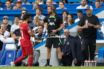 2023-08-13 - Liverpool forward Mohamed Salah (11) substituted and heads to the technical area, Liverpool Head of fitness and conditioning Andreas Kornmayer, Liverpool manager Jurgen Klopp during the English championship Premier League football match between Chelsea and Liverpool on 13 August 2023 at Stamford Bridge in London, England - FOOTBALL - ENGLISH CHAMP - CHELSEA V LIVERPOOL - ENGLISH PREMIER LEAGUE - SOCCER